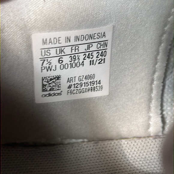 Adidas Cloudfoam White Shoes - Picture 7 of 7